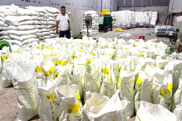 Công an Đồng Nai đột kích xưởng sản xuất phân bón không phép