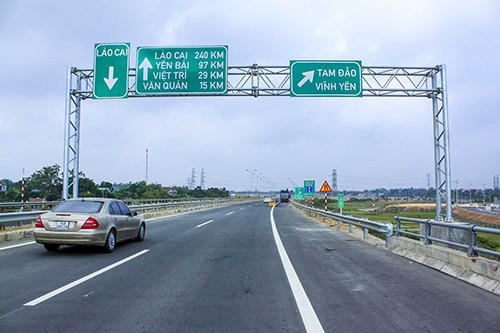 Phạt nguội xe chở người đi cấp cứu - Bài 2: Hiểu đúng về làn dừng khẩn cấp trên cao tốc Phạt nguội xe chở người đi cấp cứu - Bài 2: Hiểu đúng về làn dừng khẩn cấp trên cao tốc