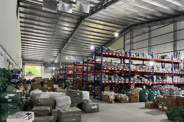 Kiểm tra, phát hiện kho iPhone, iPad 'khủng' không rõ nguồn gốc Kiểm tra, phát hiện kho iPhone, iPad 'khủng' không rõ nguồn gốc