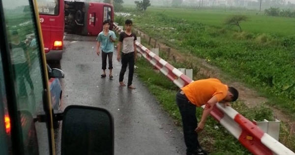Vụ lật xe khách trên cao tốc Pháp Vân - Cầu Giẽ: 10 nạn nhân thoát khỏi nguy kịch