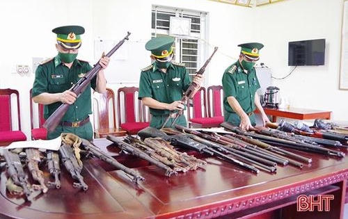 Bộ đội biên phòng Hà Tĩnh phát hiện, thu hồi 31 khẩu súng các loại