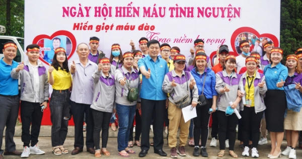 Ấn tượng hình ảnh người lao động KKT Đông Nam hiến máu tình nguyện