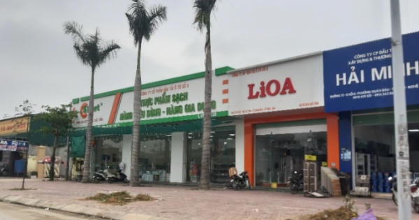 Cả đoạn phố xây dựng không phép, kinh doanh nhộn nhịp ngay giữa TP Vinh