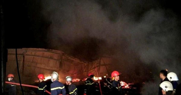 Quảng Nam: Hơn 5 tiếng chìm trong biển lửa, xưởng gỗ 1.200m2 bị thiêu rụi