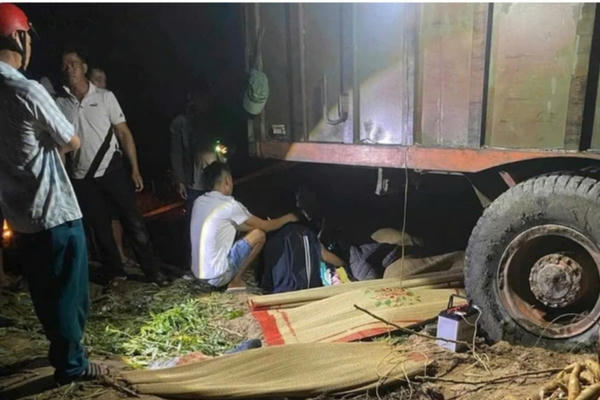 Đấk Lắk: Công an tạm giữ tài xế lái máy cày làm 2 người tử vong khi trú mưa