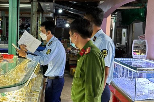 4 doanh nghiệp bị xử phạt nặng vì kinh doanh sản phẩm từ ngà voi 4 doanh nghiệp bị xử phạt nặng vì kinh doanh sản phẩm từ ngà voi