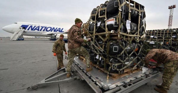 NATO đồng ý cấp vũ khí hạng nặng cho Ukraine