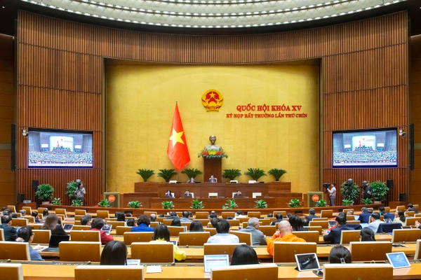 Quốc hội triệu tập kỳ họp thứ 9 sớm nửa tháng để sửa Hiến pháp, sáp nhập tỉnh