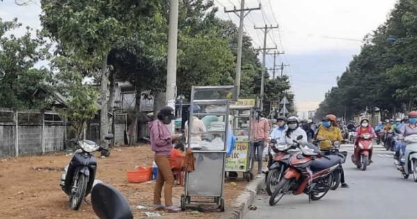 Công an Nhơn Trạch ra quân xử lý hàng rong ngăn dịch Covid-19 Công an Nhơn Trạch ra quân xử lý hàng rong ngăn dịch Covid-19