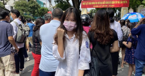 Thí sinh vui mừng vì đề thi môn Văn "dễ thở"