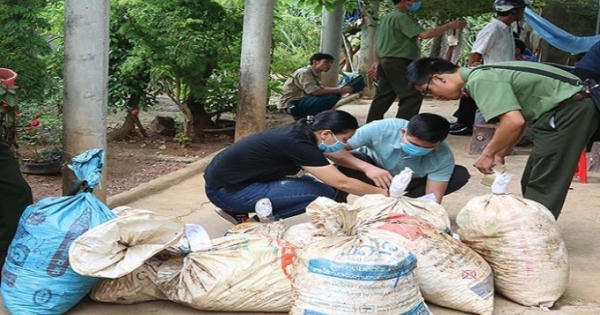 Quảng Bình: Bắt 2 đối tượng và thu giữ gần nửa tấn thuốc nổ