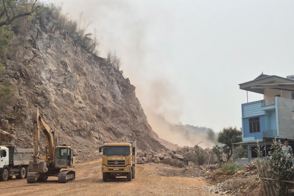 Dự án xây dựng tuyến đường Hoàng Quốc Việt - Mé Ban - Trần Đăng Ninh tại thành phố Sơn La (Bài 1): Nỗi khiếp sợ từ những lần mìn nổ