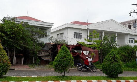 Chuyện lạ ở Sóc Trăng: Ba trụ sở tiền tỷ không có lối vào Chuyện lạ ở Sóc Trăng: Ba trụ sở tiền tỷ không có lối vào