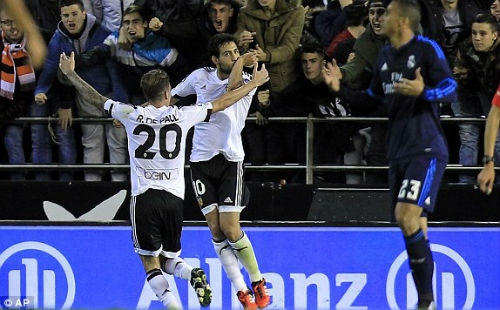 “Real cầm vàng lại để vàng rơi, vàng rơi không tiếc, tiếc công cầm vàng”