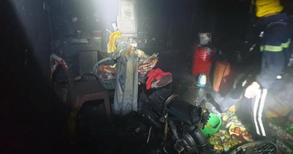 Nghệ An: Tự phóng hỏa đốt nhà vào sáng 30 tết rồi cố thủ bên trong