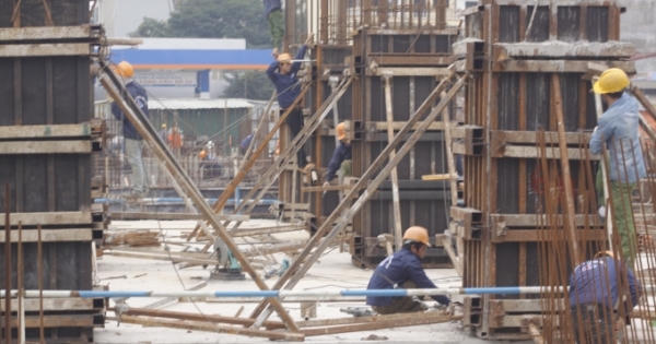 Dự án Mandarin Garden 2: Bị đình chỉ nhưng vẫn hoạt động rầm rập