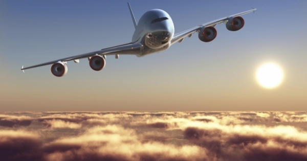 Máy bay Hoa Kỳ hạ cánh khẩn cấp vì hỏng động cơ