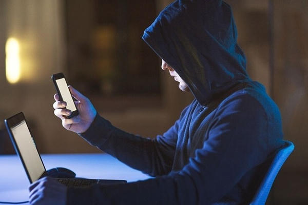 Bị lừa gần 1 tỷ đồng do cài đặt phần mềm VNeID giả mạo