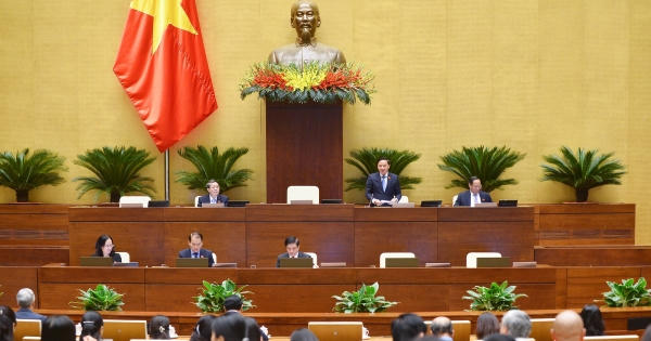 Ngày 3/11, Quốc hội chất vấn Bộ trưởng Bộ Xây dựng việc quản lý thị trường BĐS, xây dựng NƠXH