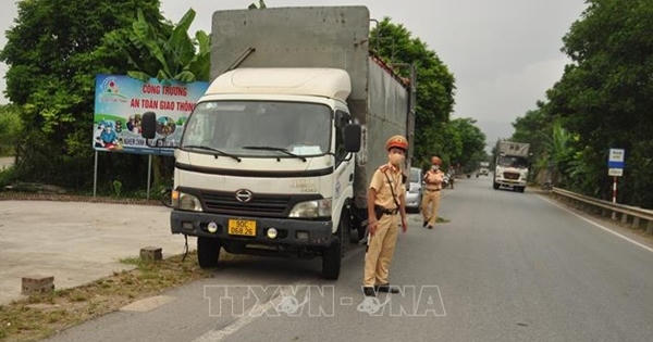 Xử lý một lái xe tải 'thông chốt' kiểm dịch y tế