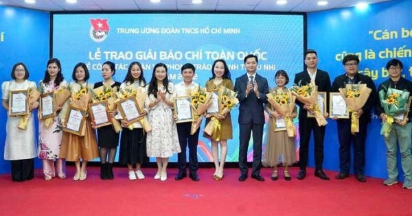 Trao 34 giải báo chí về công tác Đoàn và phong trào thanh thiếu nhi Trao 34 giải báo chí về công tác Đoàn và phong trào thanh thiếu nhi