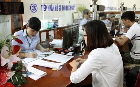 Công chức không được nịnh bợ lấy lòng sếp vì động cơ không trong sáng