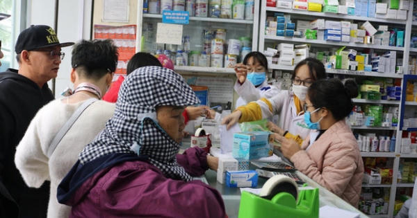 Khắp Hà Nội cháy hàng khẩu trang, tranh thủ 'chém', tăng giá gấp đôi