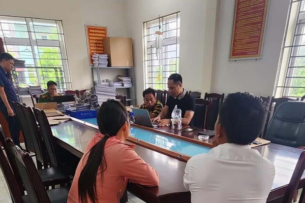 Tạm giữ 3 đối tượng để điều tra vụ "chặt chém" gần 5 triệu đồng tiền xe của 2 hành khách