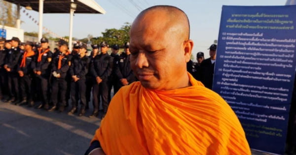 4000 cảnh sát vây bắt sư trụ trì nghi rửa tiền