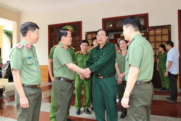 Công an tỉnh Nghệ An gặp mặt, thăm hỏi các thương, bệnh binh Công an tỉnh Nghệ An gặp mặt, thăm hỏi các thương, bệnh binh