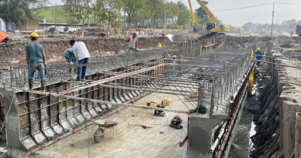 Cận cảnh thi công tuyến đường 110 tỷ/km ở Ninh Bình