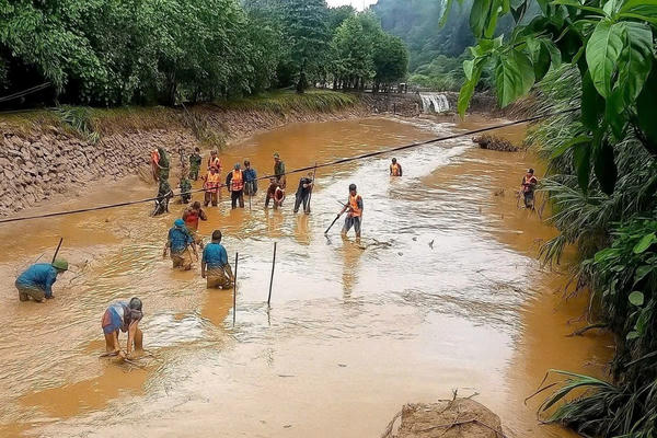 Khẩn trương thống kê thiệt hại và khắc phục hậu quả bão số 10 và mưa lũ sau bão Khẩn trương thống kê thiệt hại và khắc phục hậu quả bão số 10 và mưa lũ sau bão