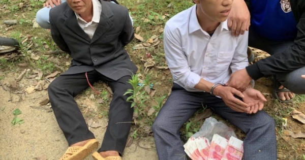 Lai Châu: Bắt quả tang hai chú cháu ôm tiền Trung Quốc giả đi bán