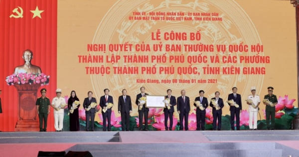 Nam Phú Quốc rực rỡ chưa từng thấy trong đại tiệc nghệ thuật và pháo hoa chào đón Phú Quốc lên thành phố Nam Phú Quốc rực rỡ chưa từng thấy trong đại tiệc nghệ thuật và pháo hoa chào đón Phú Quốc lên thành phố