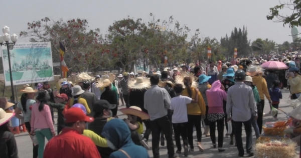 Bạc Liêu: Hàng ngàn người chiêm bái tượng Quan Âm Nam Hải