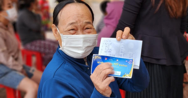 “Siêu thị mini Tết 0 đồng”: Ấm tình người dịp Xuân về “Siêu thị mini Tết 0 đồng”: Ấm tình người dịp Xuân về