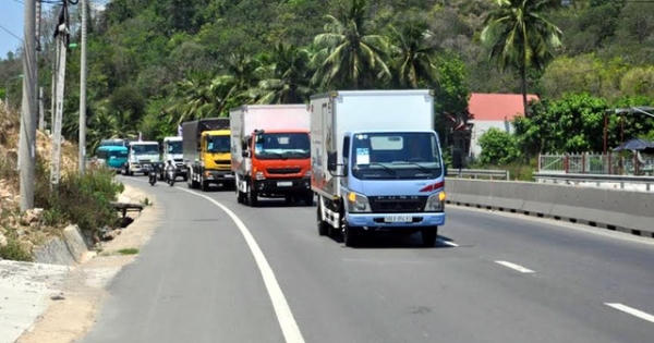 Kinh tế 24h: Giá xăng giảm, quy định mới khiến nhiều loại ô tô tăng giá Kinh tế 24h: Giá xăng giảm, quy định mới khiến nhiều loại ô tô tăng giá