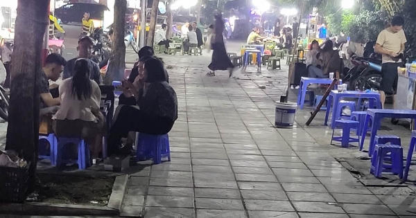 Bài 1: Sau nhắc nhở của Bí thư Thành uỷ, nhiều tuyến phố tại Cầu Giấy, lòng đường, vỉa hè vẫn bị "xẻ thịt"