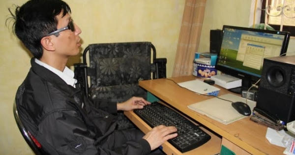 Nể phục chàng trai khiếm thị chụp được ảnh đăng báo