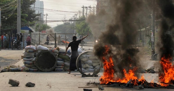 "Nối gót" EU, Mỹ tiếp tục giáng đòn Myanmar