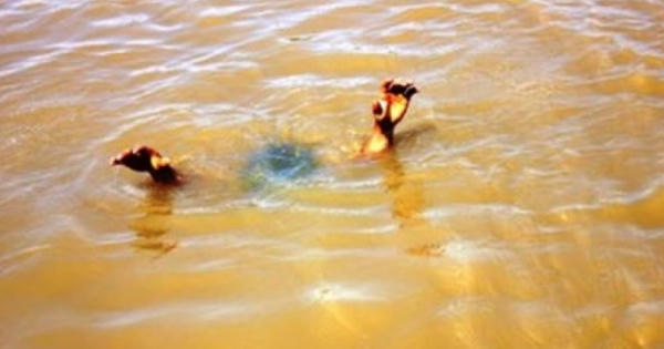 Phát hiện thi thể 2 bé trai 7 tuổi dưới đập nước Phát hiện thi thể 2 bé trai 7 tuổi dưới đập nước