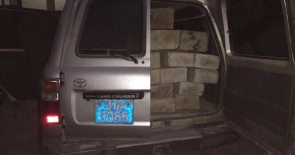 Tuyên Quang: Bắt giữ xe biển xanh vận chuyển gỗ lậu