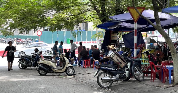Cửa khẩu Quốc tế Lào Cai nhếch nhác, lộn xộn vì tình trạng lấn chiếm vỉa hè, lòng đường