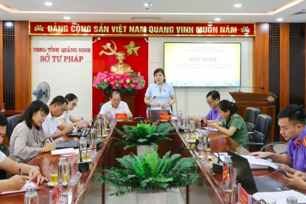 Đoàn ĐBQH tỉnh Quảng Ninh lấy ý kiến tham gia các dự án luật thuộc lĩnh vực tư pháp