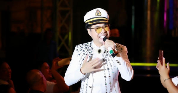 Mặc mưa gió, khán giả vẫn đến tham dự liveshow hoành tráng của danh ca Ngọc Sơn