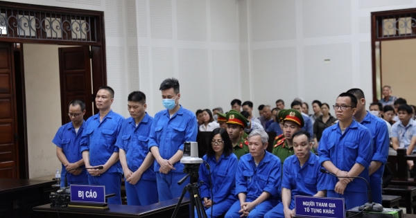 Dù đang trốn truy nã nhưng cựu Chủ tịch AIC Nguyễn Thị Thanh Nhàn vẫn nhận thêm 10 năm tù Dù đang trốn truy nã nhưng cựu Chủ tịch AIC Nguyễn Thị Thanh Nhàn vẫn nhận thêm 10 năm tù
