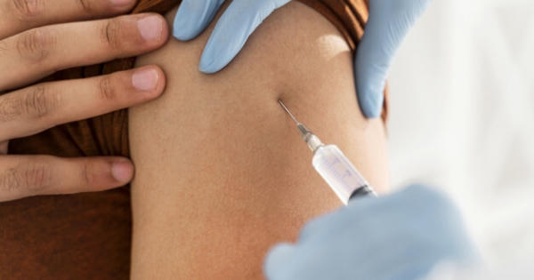 Tin nhanh ngày 19/8: Điều tra vụ tiêu cực tiêm vaccine covid-19