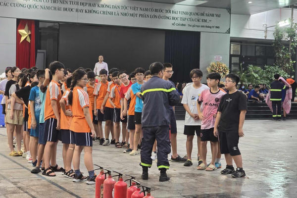 Một buổi thực hành rất thiết thực trong phòng chống tai nạn thương tích tại Trường THCS và THPT Nguyễn Tất Thành Một buổi thực hành rất thiết thực trong phòng chống tai nạn thương tích tại Trường THCS và THPT Nguyễn Tất Thành