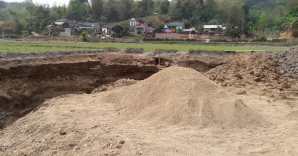 Bắc Kạn: Phá nát ruộng để khai thác cát trái phép Bắc Kạn: Phá nát ruộng để khai thác cát trái phép