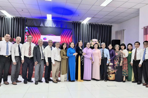 Hội cựu giáo chức cơ quan Bộ GD&ĐT tại TPHCM họp mặt kỷ niệm 43 năm Ngày truyền thống nhà giáo Việt Nam
